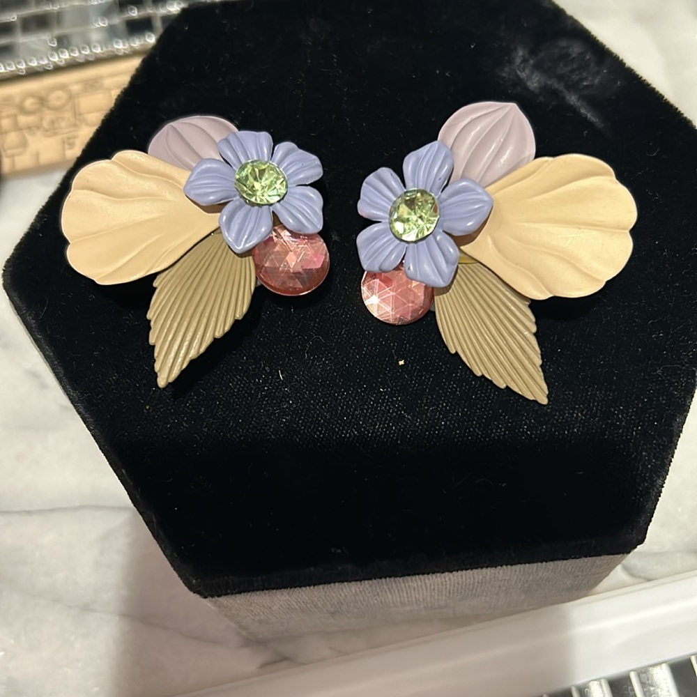 Vintage Flower Clip on Earrings-Boutique
